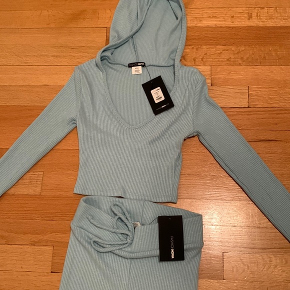 Fashion Nova Other - NEVER WORN Sweater set